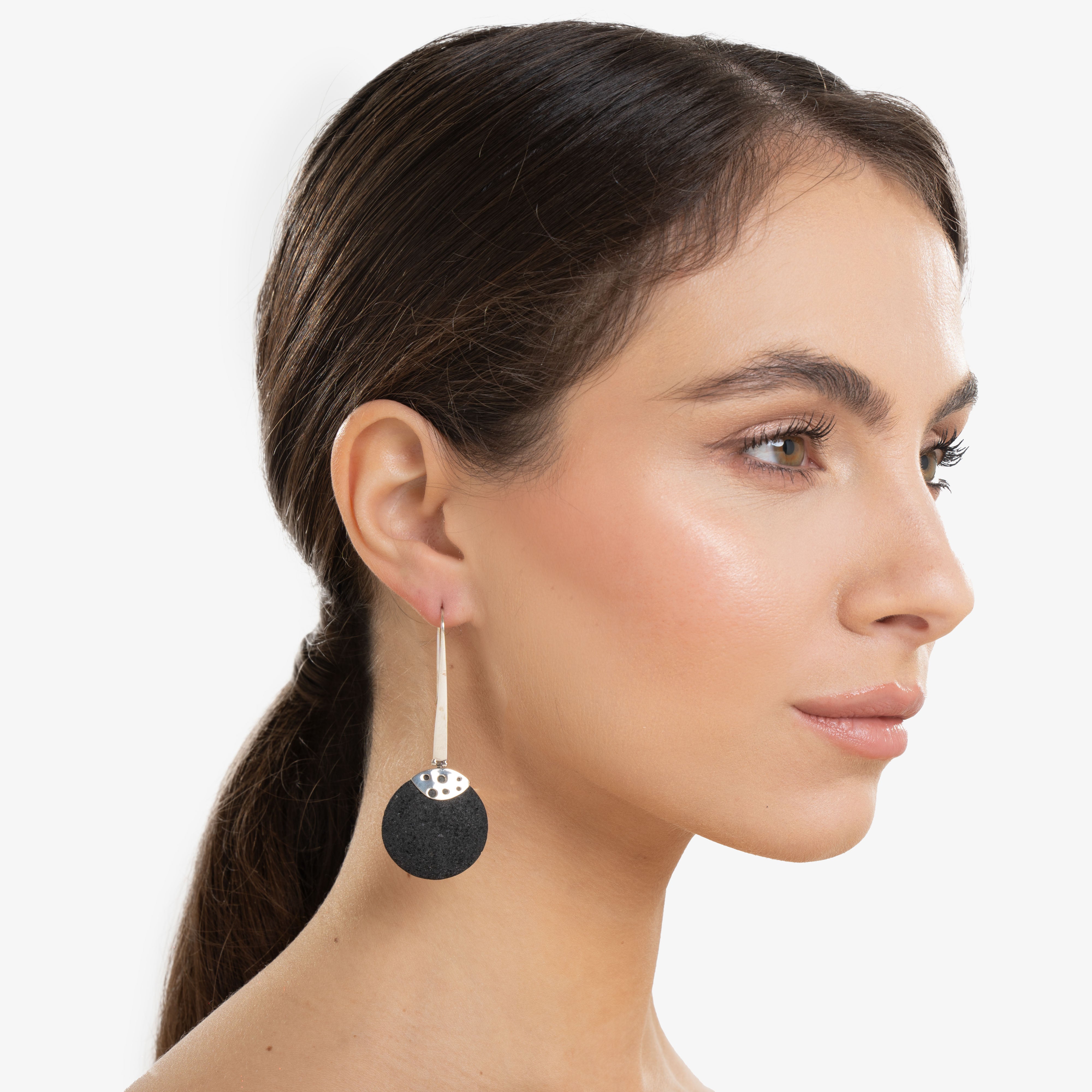 Orecchini Punto Luce con Pietra Nera in Argento 925 Orecchini Punto Luce con Pietra Nera in Argento 925